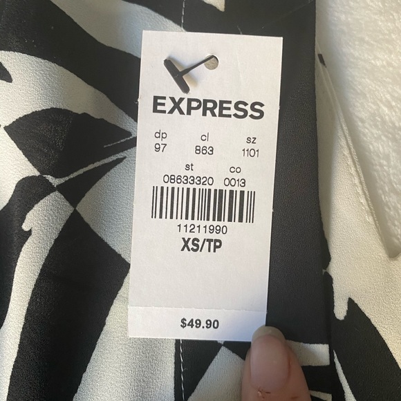 Express Patterned High-Low Tank Top Blouse - Picture 3 of 3